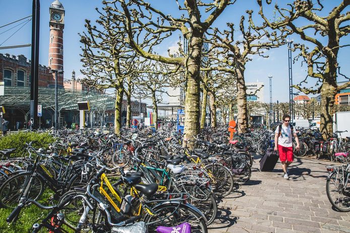 Het Maria Hendrikaplein is vooral bekend door de vele gestalde fietsen, maar uit de cijfers blijkt dat het rond het plein erg gevaarlijk is.