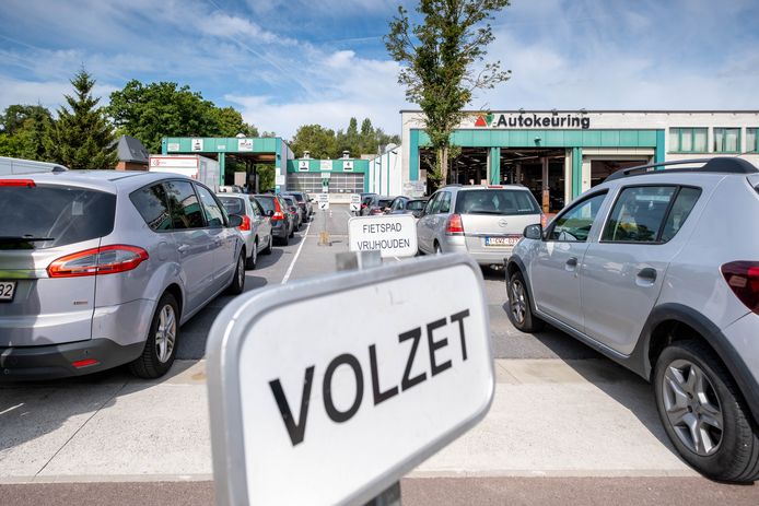 Vanaf 15 juni krijg je voorlopig geen boete meer als je je auto te laat laat keuren.