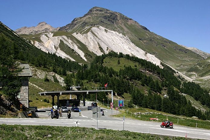 De grenspost La Motta tussen het Italiaanse dorp Livigno en Zwitserland.