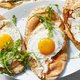 Snel lunchgerecht: flatbread met pittige fetaspread & gebakken ei