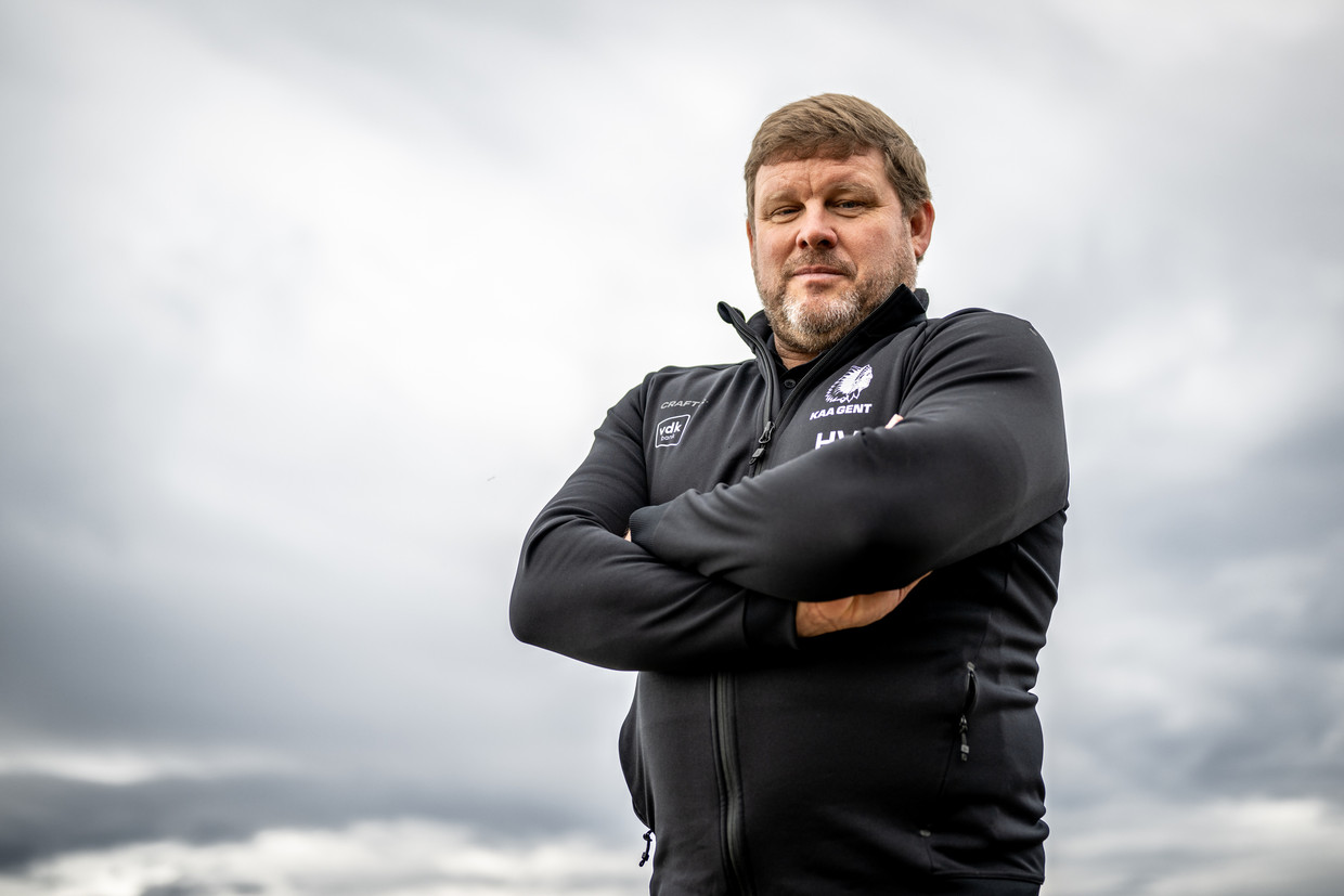 Hein Vanhaezebrouck tijdens winterstage in Oliva, Spanje. Beeld BELGA