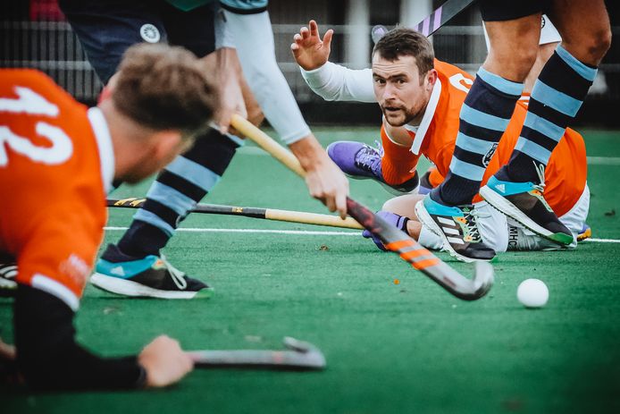 Pelikaan (grijze shirts) verloor met 4-2 op bezoek bij DES.