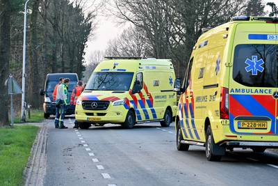 Bromfietser ernstig gewond: komt na botsing met afslaand landbouwvoertuig onder auto terecht