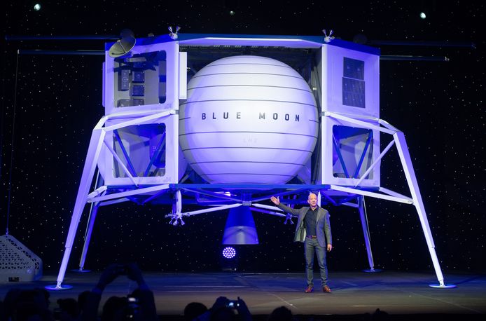 Jeff Bezos kondigde Blue Moon aan in Washington DC. (Photo by SAUL LOEB / AFP)