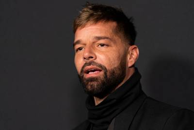 Op z’n 50ste is Ricky Martin eindelijk echt gelukkig: “Ik was nog maar een kind, en opeens werd ik een sekssymbool”