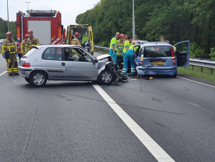Een ongeval op de A50 zorgt voor forse vertraging vanaf Apeldoorn richting Arnhem.