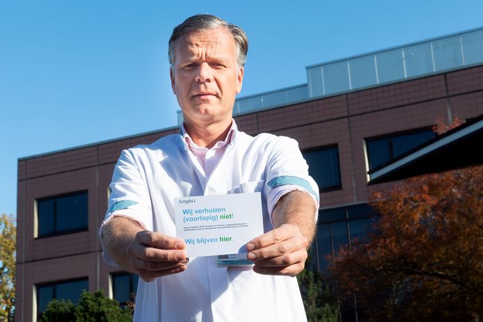 Zeker tien keer  per dag krijgt KNO-arts Geert Küppers die ene vraag van zijn patienten op de vestiging Langendijk van het Amphia Ziekenhuis. Zijn poli heeft daarom kaartjes laten maken: ‘Wij blijven hier’.