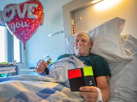 Scheidsrechter Louis (67) kreeg hartstilstand tijdens wedstrijd: ‘Er zat een engeltje op mijn schouder’