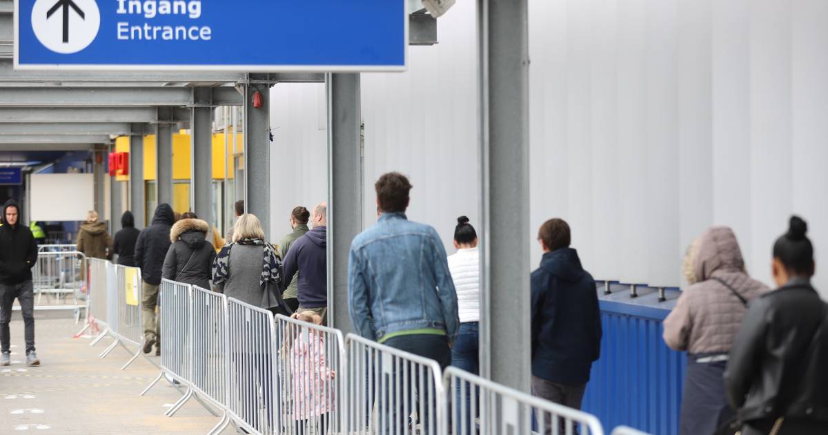 Langer in rij Ikea Delft dan attractie van Efteling: 'Verder is er toch te doen' Delft |