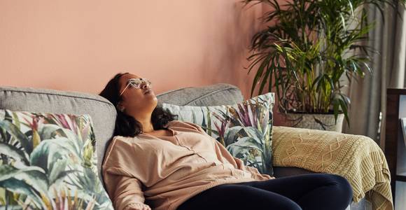 In de pandemie is de ‘couch potato’ de held. Maar is lui zijn altijd even gezond? “De kunst van het niks doen krijgen we niet aangeleerd. Integendeel”
