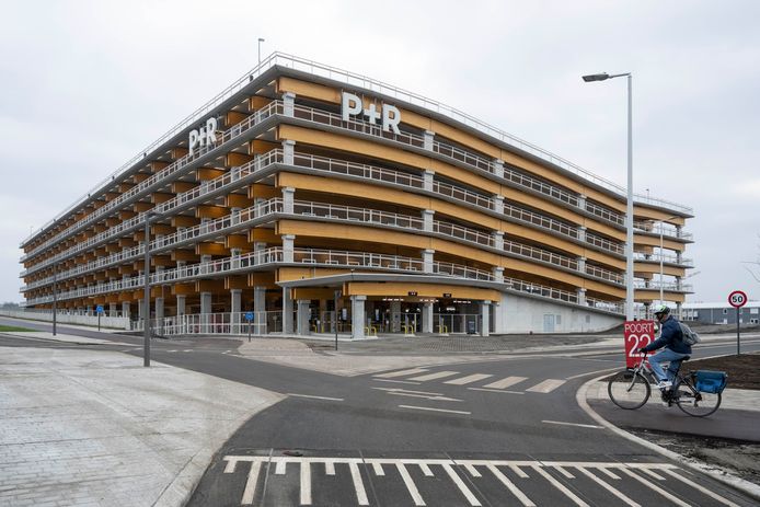 De nieuwe P+R op Linkeroever.
