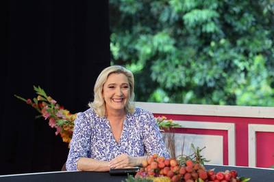 Onderzoek geopend naar beledigingen op auto's voor huis van Marine Le Pen