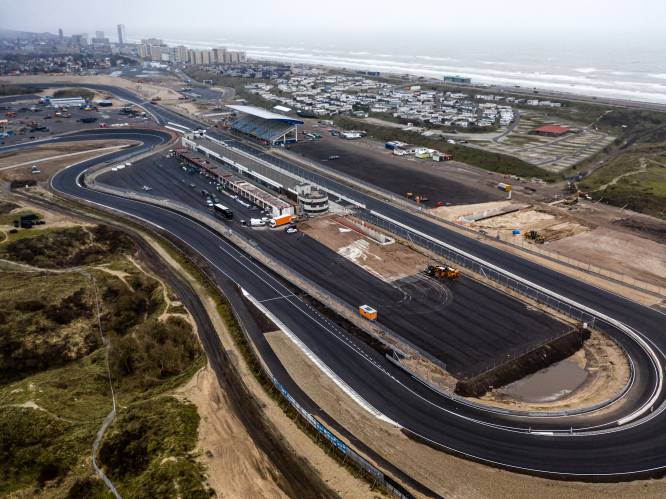 Menselijke ketting blokkeert F1-teams die over strand naar Zandvoort willen rijden