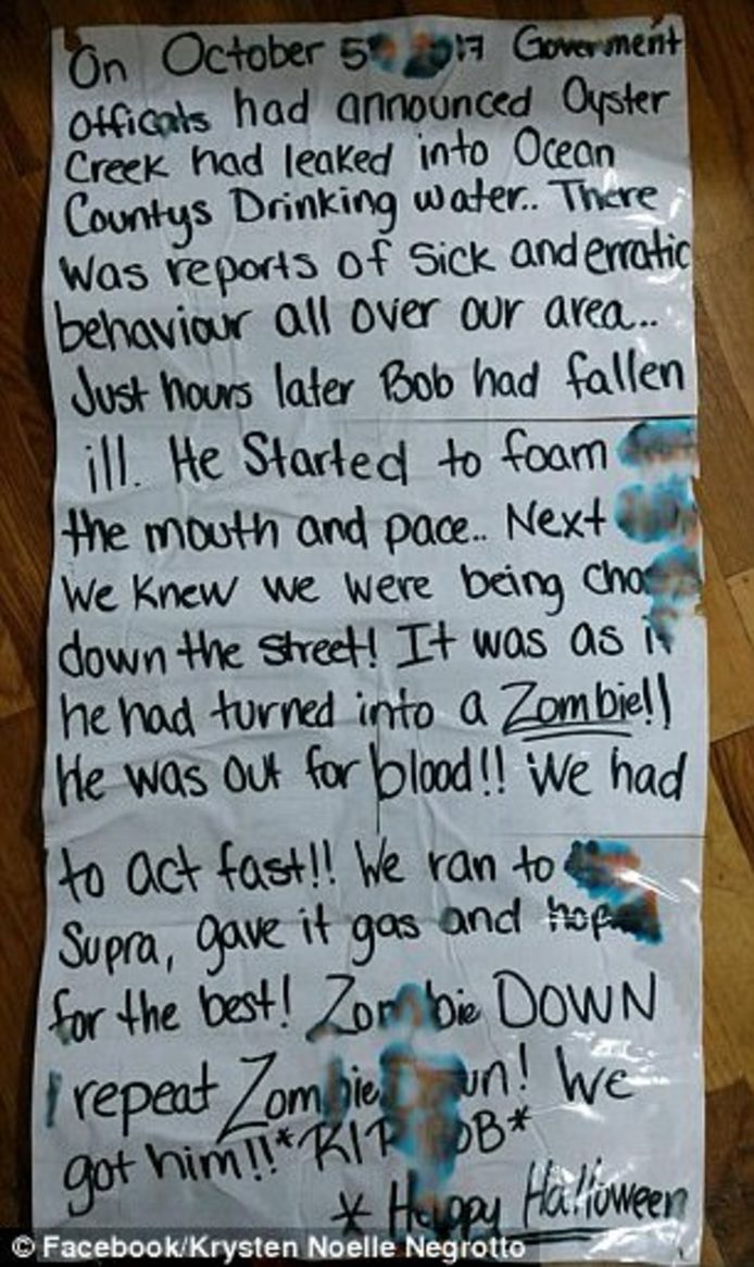 Een begeleidend briefje legt uit waar zombie Alice vandaan komt.