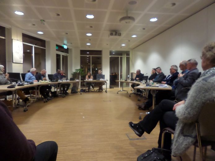 De raadsleden in Altena praten over de atletiekaccommodatie.
