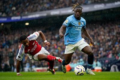 LIVE MAN CITY-ARSENAL. Home side besiege Gunners goal after Trossard gets red card