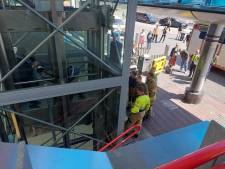 Moeder zit met kind vast in lift bij station Den Bosch 