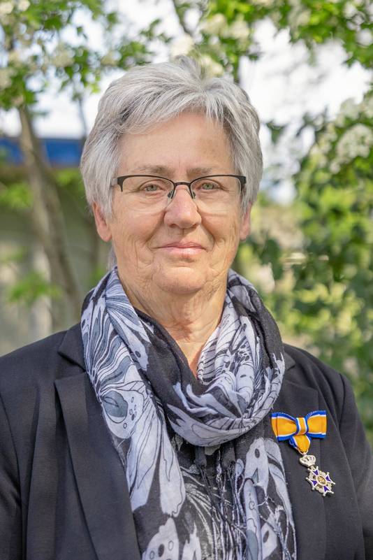 Riet Kerremans-Rops uit Molenschot,  Lid in de Orde van Oranje-Nassau.