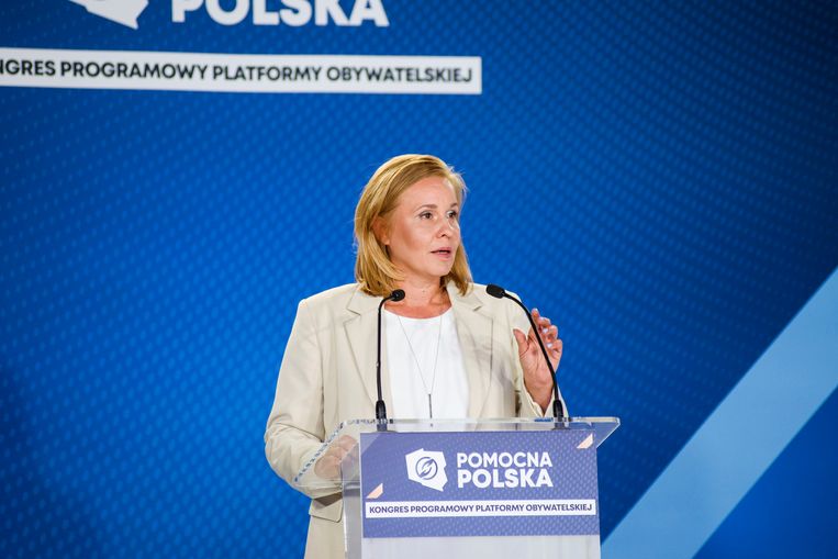 De 15-jarige zoon van Magdalena Filiks pleegde vorige maand suïcide, nadat de Poolse media eerder berichtten over een pedofiliezaak waarin hij slachtoffer was.  Beeld Attila Husejnow / Getty Images
