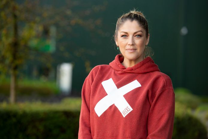 Kelly Pfaff trekt opnieuw haar schaatsen aan voor ‘Holiday On Ice ...