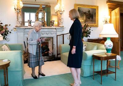 Na bezoek van haar dokter: koningin Elizabeth zegt meeting met Privy Council af