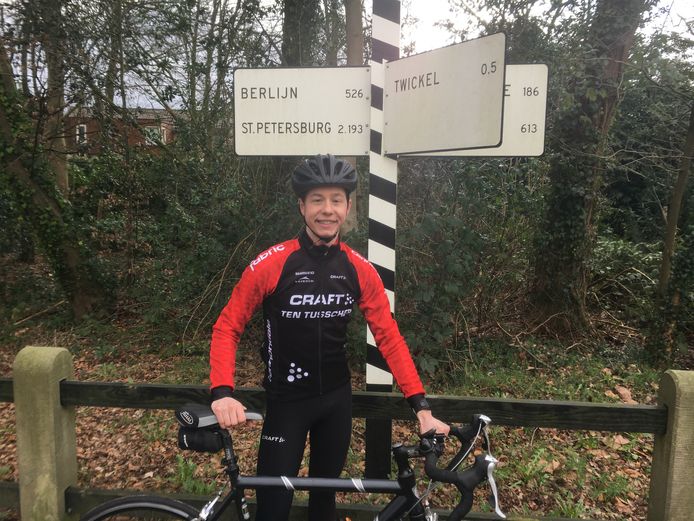 David Velthuis uit Haaksbergen fietst binnenkort 1000 kilometer terug naar huis. Hij was voor zijn studie in het Poolse Lodz.