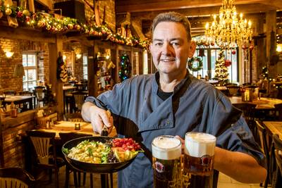 Grote schnitzels, varkenspoten en buffetten van 30 meter lang: hoe een Duits eetparadijs vlakbij Twe