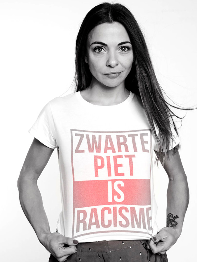 Met Tshirt van Quinsy begon de strijd ‘Mijn moeder werd uitgemaakt voor Zwarte Piet’ Foto