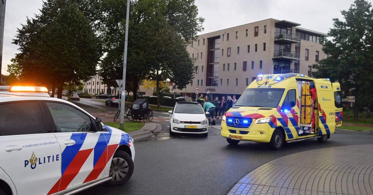 Scholiere ernstig gewond na botsing met auto op beruchte rotonde: ‘Vreselijk ongeluk’.