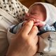 Eén baby, tien opties voor de (dubbele) achternaam: een nieuw wetsvoorstel maakt het mogelijk