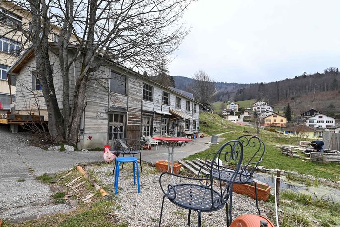 Mia, 8 ans, et sa mère Lola Montemaggi, 28 ans, ont été interceptées par les enquêteurs à 10H45 dans un squat, une usine désaffectée de la commune de Sainte-Croix, située dans le canton de Vaud, selon le procureur de la République de Nancy, François Pérain.