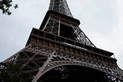 Eiffeltoren weer open voor publiek na vals bomalarm