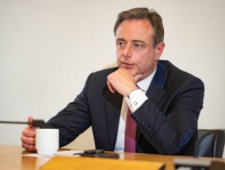 “Vlaams Belang zal niets bijdragen in een regering”, volgens N-VA voorzitter Bart De Wever: “Wij moeten de grootste zijn en het initiatiefrecht hebben” 