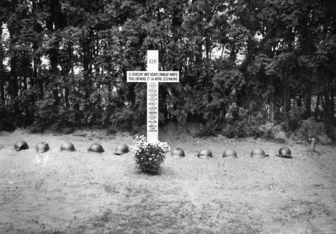 Graven van 11 gesneuvelde Franse soldaten die op 12 mei 1940 in Diessen zijn gesneuveld.