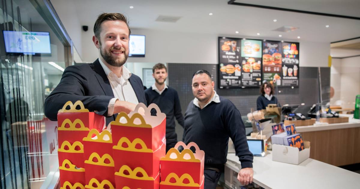 Taco (33) Heeft Twee Universitaire Diploma'S, Maar Werkt Bij Mcdonald'S |  Werk | Ad.Nl