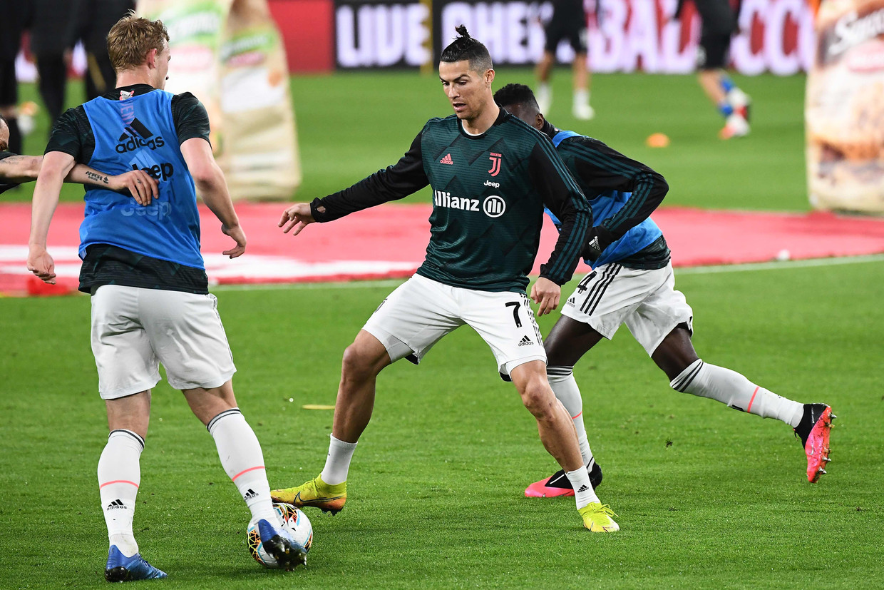 Ook Ronaldo ging akkoord dat Juventus zijn loon vier maanden niet moet betalen. Beeld AFP