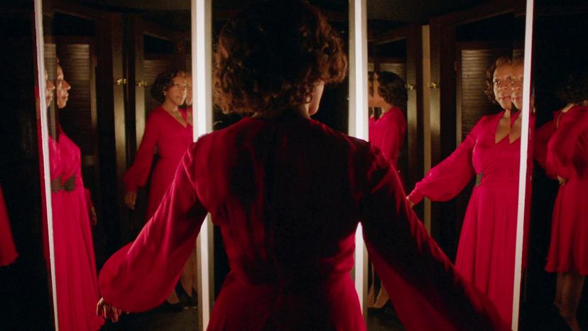 Shoptherapie gone wrong… Horrorfilm In Fabric toont killer jurk in trailer