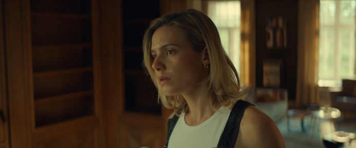 Sallie Harmsen als Liv in de Netflix-thriller Noise.