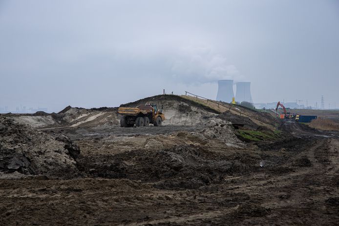 Uit de dijk van de Prosperpolder is al een hap genomen.