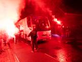 Spelersbus PSV arriveert in Eindhoven na monsterzege