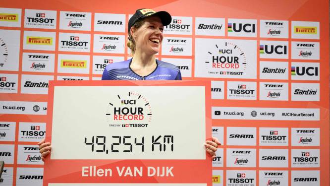 Ellen van Dijk schrijft historie en verpulvert werelduur­re­cord: ‘Ik wilde nog versnellen’