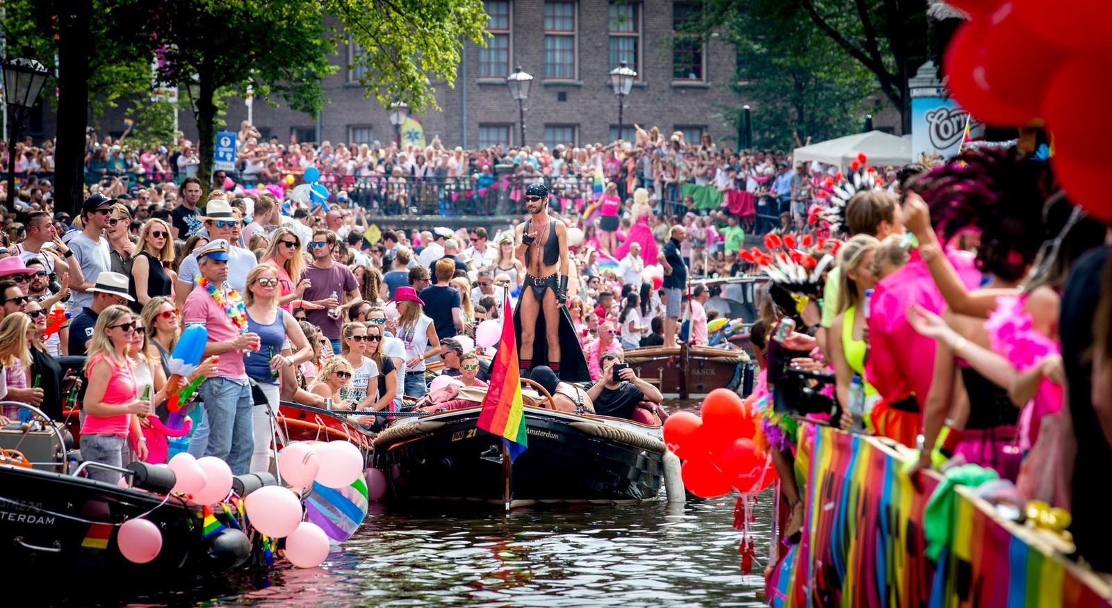 События пользователи. Прайд в Амстердаме. Amsterdam Pride 2021. ЛГБТ Прайд в Нидерландах. Амстердам карнавал.