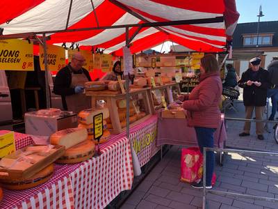 Tijdelijke locatie weekmarkt Made bevalt beter: ‘Het mag zo wel blijven’