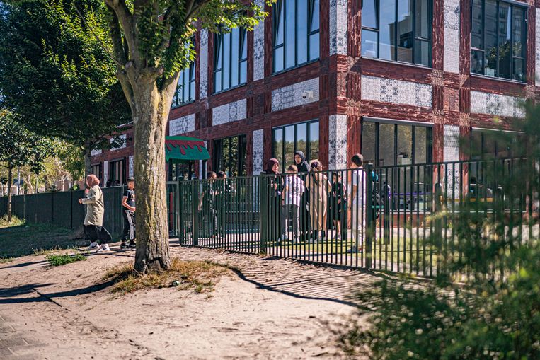 De Al Yaqoet-school in Amsterdam Noord. Ook de medewerkers van de drie As-Siddieqscholen hebben het bestuur van de overkoepelende stichting Islamitische School Amsterdam gevraagd op te stappen. Beeld 