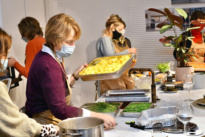 Soroptimist Roeselare-Roslar bezorgt vzw Onze Kinderen een warme kerst
