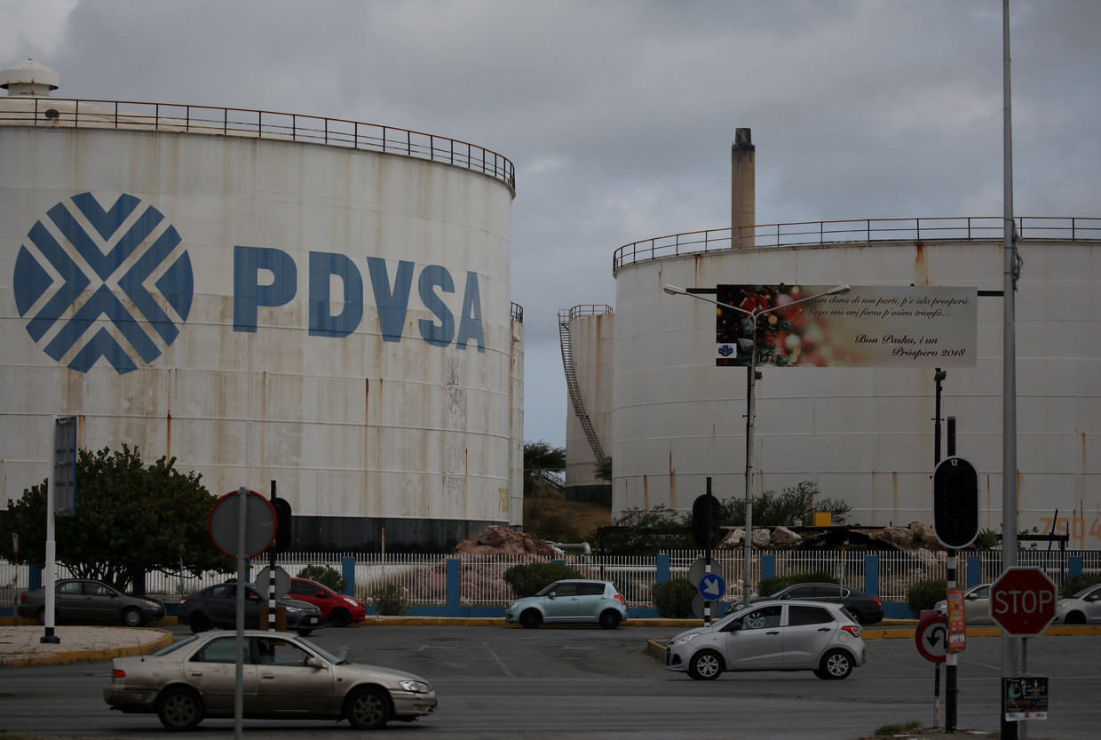 De Isla-raffinaderij op Curaçao, die door PdVSA wordt geëxploiteerd.  Beeld REUTERS