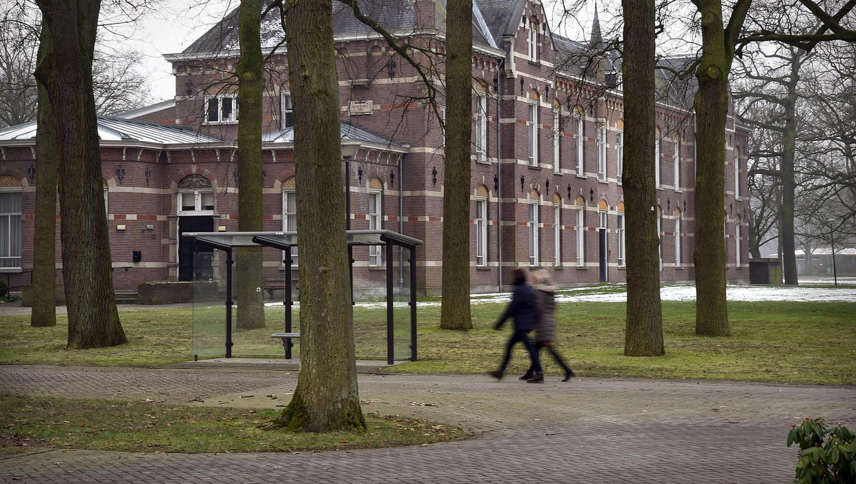 Wij Vughtse kinderen noemden deze bushalte 'de joefkeshalte'. Beeld Marcel van den Bergh