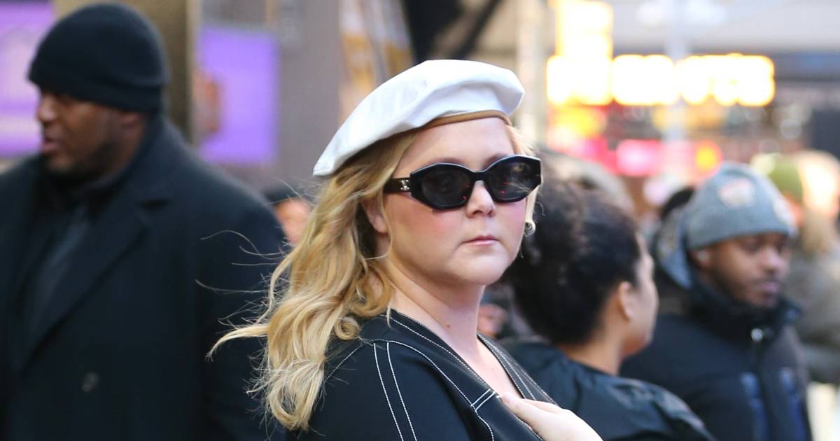 Amy Schumer risponde dopo i commenti sul suo peso: “Sì, sembro gonfia per una buona ragione”.  celebrità