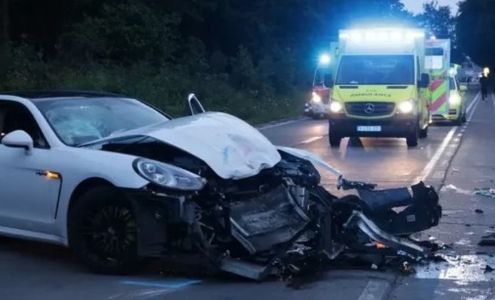 De Porsche raakte total loss