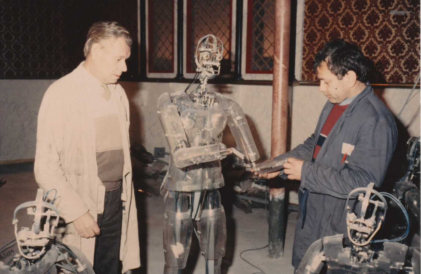 Henk Smulders (links) en Mari van Heumen (rechts)  waren medeverantwoordelijk voor de ontwikkeling van de animatronics, de bewegende poppen in Fata Morgana in de Efteling.